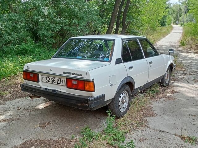 Белый Тойота Королла, объемом двигателя 1.3 л и пробегом 238 тыс. км за 595 $, фото 6 на Automoto.ua