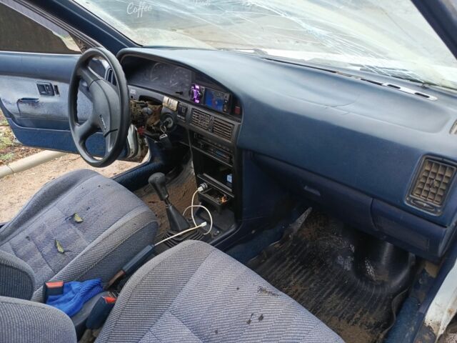 Белый Тойота Королла, объемом двигателя 1.6 л и пробегом 150 тыс. км за 1200 $, фото 5 на Automoto.ua