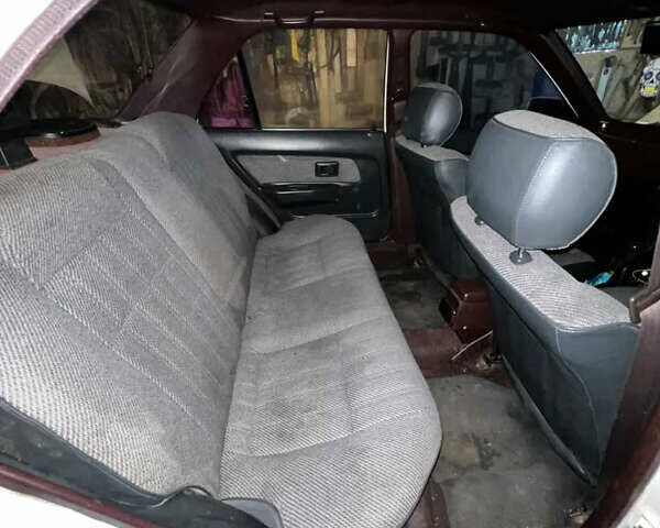 Белый Тойота Королла, объемом двигателя 0 л и пробегом 300 тыс. км за 300 $, фото 4 на Automoto.ua