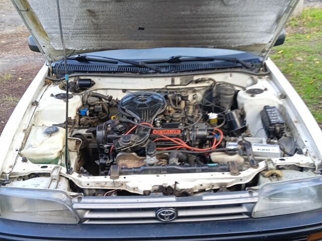 Белый Тойота Королла, объемом двигателя 1.3 л и пробегом 360 тыс. км за 1850 $, фото 6 на Automoto.ua