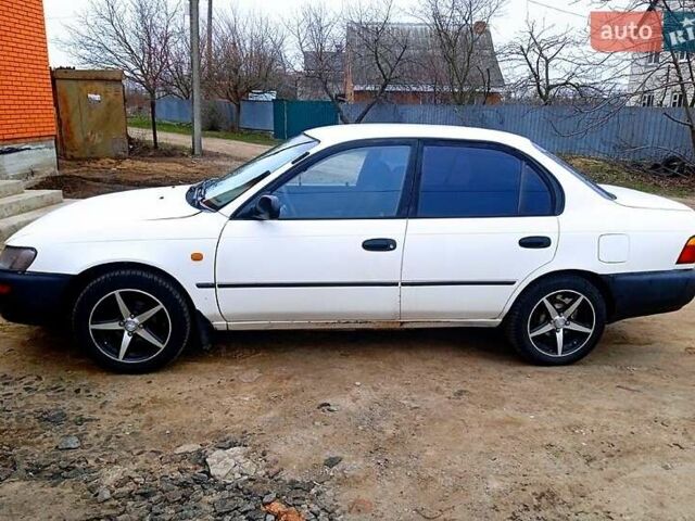 Белый Тойота Королла, объемом двигателя 1.3 л и пробегом 330 тыс. км за 2200 $, фото 5 на Automoto.ua