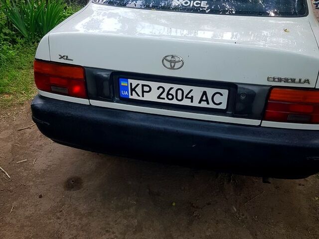 Белый Тойота Королла, объемом двигателя 1.3 л и пробегом 400 тыс. км за 2000 $, фото 1 на Automoto.ua