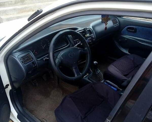 Белый Тойота Королла, объемом двигателя 1.3 л и пробегом 330 тыс. км за 2200 $, фото 3 на Automoto.ua
