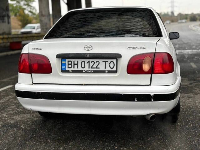 Белый Тойота Королла, объемом двигателя 1.3 л и пробегом 200 тыс. км за 2200 $, фото 3 на Automoto.ua