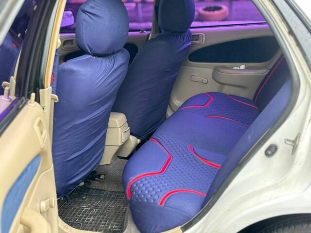 Белый Тойота Королла, объемом двигателя 1.3 л и пробегом 200 тыс. км за 2200 $, фото 6 на Automoto.ua