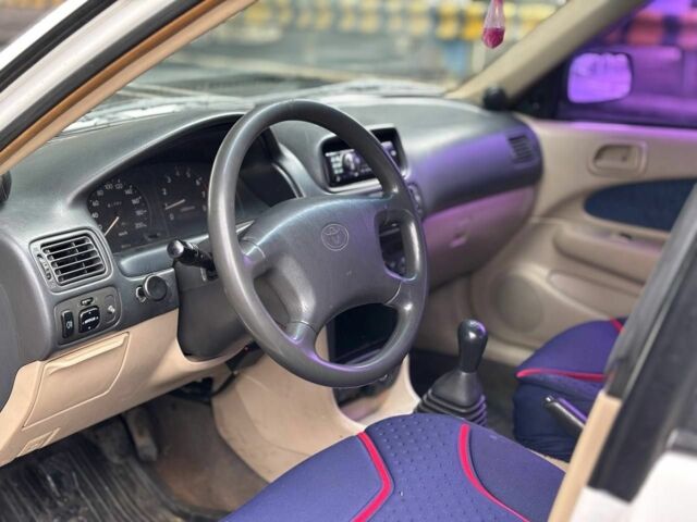 Белый Тойота Королла, объемом двигателя 1.3 л и пробегом 200 тыс. км за 2200 $, фото 5 на Automoto.ua