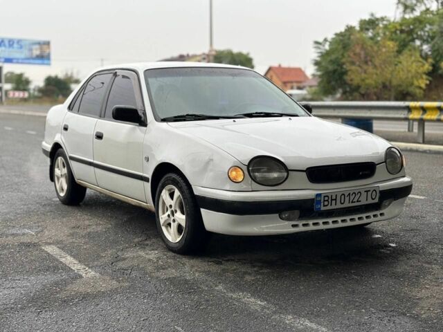 Белый Тойота Королла, объемом двигателя 1.3 л и пробегом 200 тыс. км за 2200 $, фото 1 на Automoto.ua