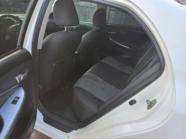 Білий Тойота Королла, об'ємом двигуна 1.6 л та пробігом 300 тис. км за 5600 $, фото 3 на Automoto.ua