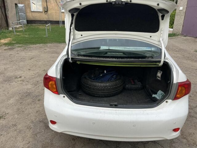 Белый Тойота Королла, объемом двигателя 1.6 л и пробегом 330 тыс. км за 6500 $, фото 4 на Automoto.ua