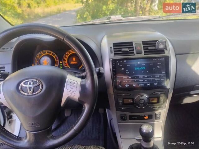 Белый Тойота Королла, объемом двигателя 1.6 л и пробегом 143 тыс. км за 8450 $, фото 6 на Automoto.ua