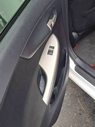 Белый Тойота Королла, объемом двигателя 1.6 л и пробегом 153 тыс. км за 8200 $, фото 8 на Automoto.ua