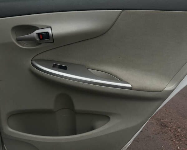 Белый Тойота Королла, объемом двигателя 1.6 л и пробегом 290 тыс. км за 5950 $, фото 11 на Automoto.ua