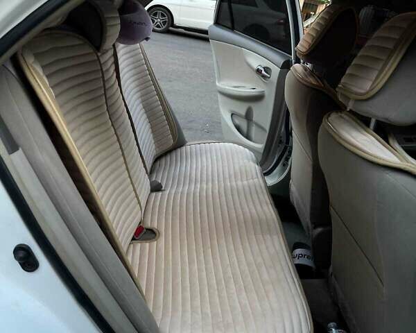 Белый Тойота Королла, объемом двигателя 1.79 л и пробегом 203 тыс. км за 8800 $, фото 4 на Automoto.ua