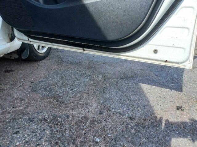 Білий Тойота Королла, об'ємом двигуна 1.6 л та пробігом 300 тис. км за 5600 $, фото 4 на Automoto.ua