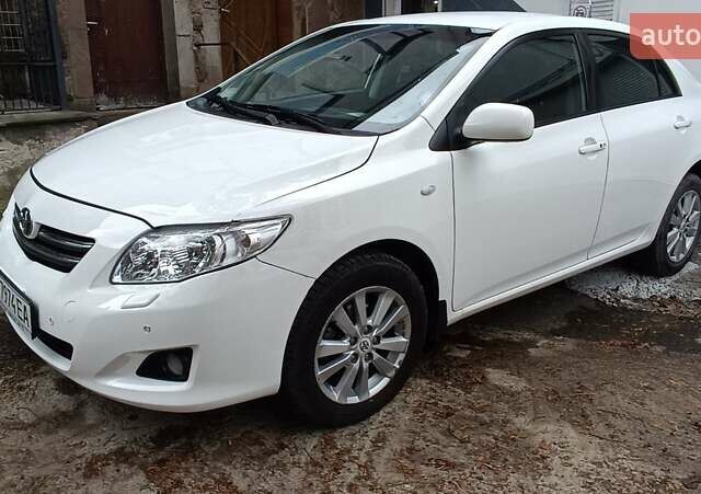 Белый Тойота Королла, объемом двигателя 1.6 л и пробегом 185 тыс. км за 6800 $, фото 2 на Automoto.ua