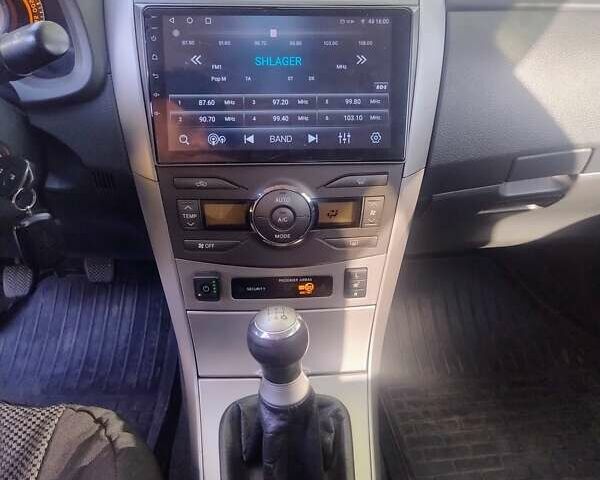 Белый Тойота Королла, объемом двигателя 1.6 л и пробегом 143 тыс. км за 8450 $, фото 7 на Automoto.ua