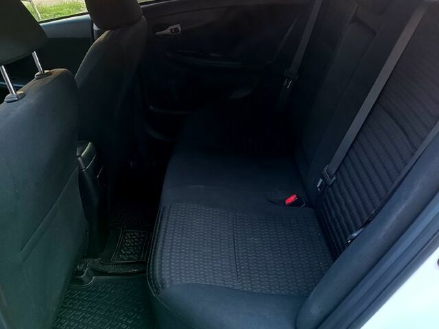 Белый Тойота Королла, объемом двигателя 1.3 л и пробегом 167 тыс. км за 6700 $, фото 4 на Automoto.ua