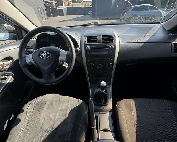 Белый Тойота Королла, объемом двигателя 1.6 л и пробегом 230 тыс. км за 5700 $, фото 2 на Automoto.ua