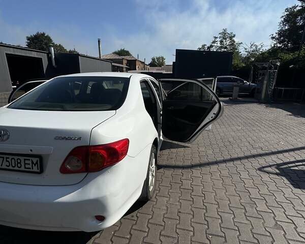 Белый Тойота Королла, объемом двигателя 1.6 л и пробегом 230 тыс. км за 5700 $, фото 3 на Automoto.ua