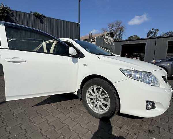 Белый Тойота Королла, объемом двигателя 1.6 л и пробегом 230 тыс. км за 5700 $, фото 1 на Automoto.ua