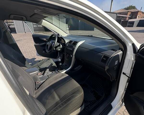 Белый Тойота Королла, объемом двигателя 1.6 л и пробегом 230 тыс. км за 5700 $, фото 7 на Automoto.ua