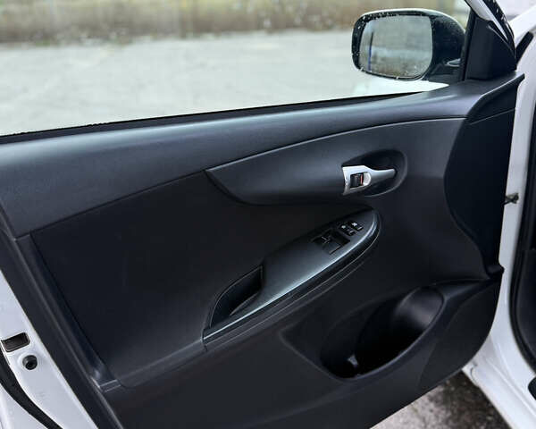 Белый Тойота Королла, объемом двигателя 1.6 л и пробегом 239 тыс. км за 6900 $, фото 13 на Automoto.ua