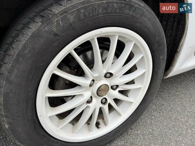 Белый Тойота Королла, объемом двигателя 1.6 л и пробегом 153 тыс. км за 9800 $, фото 17 на Automoto.ua