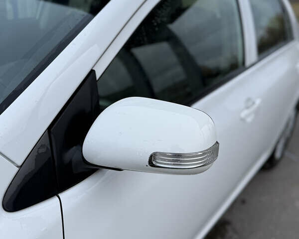 Белый Тойота Королла, объемом двигателя 1.6 л и пробегом 239 тыс. км за 6900 $, фото 7 на Automoto.ua