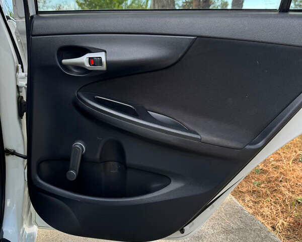 Белый Тойота Королла, объемом двигателя 1.33 л и пробегом 188 тыс. км за 6600 $, фото 18 на Automoto.ua