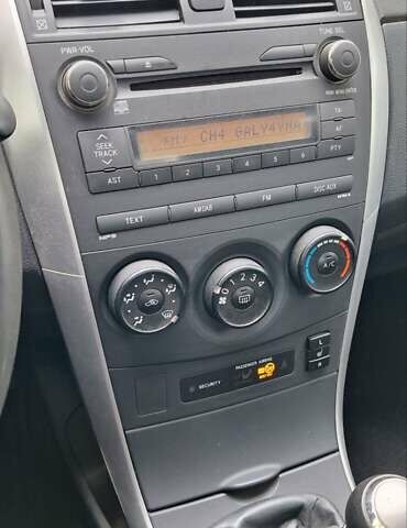 Белый Тойота Королла, объемом двигателя 1.3 л и пробегом 279 тыс. км за 6500 $, фото 4 на Automoto.ua