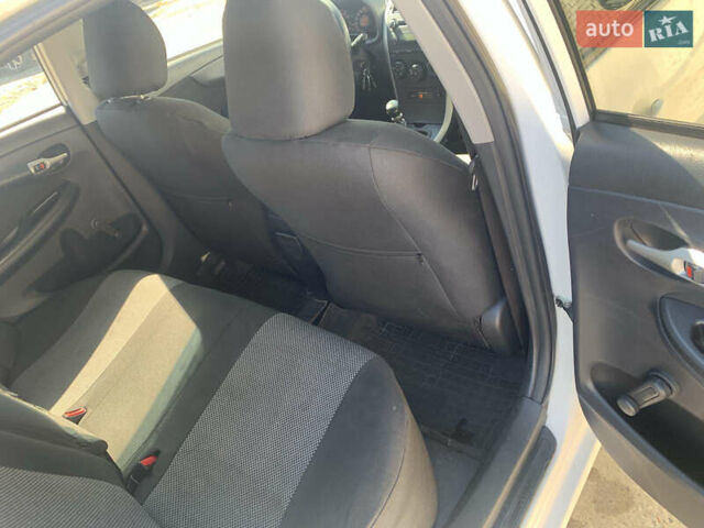 Белый Тойота Королла, объемом двигателя 1.3 л и пробегом 350 тыс. км за 4200 $, фото 10 на Automoto.ua