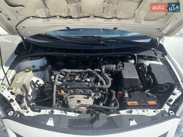 Белый Тойота Королла, объемом двигателя 1.3 л и пробегом 350 тыс. км за 4200 $, фото 1 на Automoto.ua