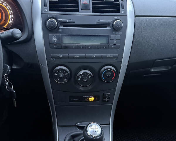 Белый Тойота Королла, объемом двигателя 1.6 л и пробегом 239 тыс. км за 6900 $, фото 19 на Automoto.ua