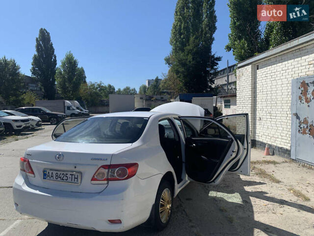 Белый Тойота Королла, объемом двигателя 1.3 л и пробегом 350 тыс. км за 4200 $, фото 11 на Automoto.ua