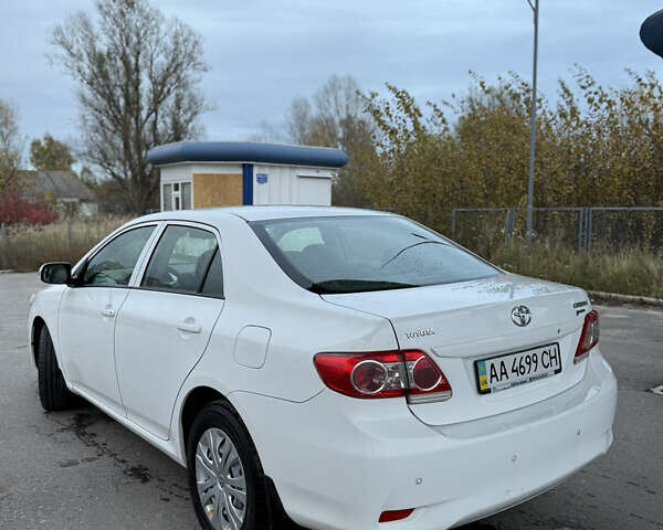 Белый Тойота Королла, объемом двигателя 1.6 л и пробегом 239 тыс. км за 6900 $, фото 4 на Automoto.ua