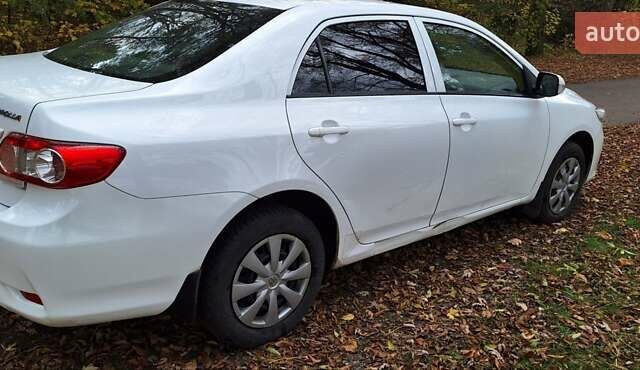 Белый Тойота Королла, объемом двигателя 1.3 л и пробегом 279 тыс. км за 6500 $, фото 9 на Automoto.ua