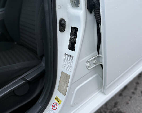 Белый Тойота Королла, объемом двигателя 1.6 л и пробегом 239 тыс. км за 6900 $, фото 15 на Automoto.ua