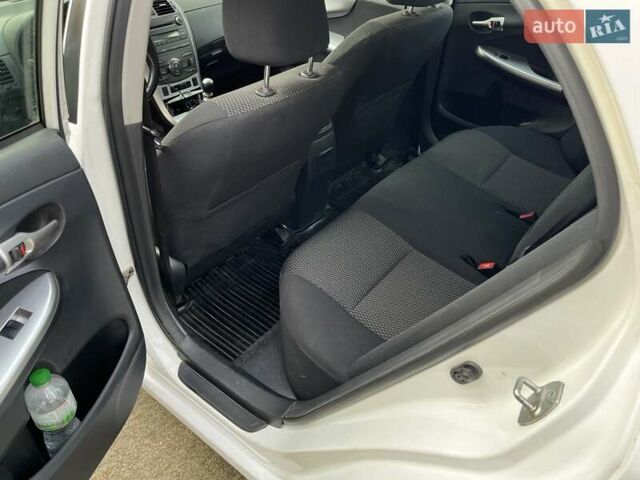 Белый Тойота Королла, объемом двигателя 1.6 л и пробегом 153 тыс. км за 9800 $, фото 15 на Automoto.ua