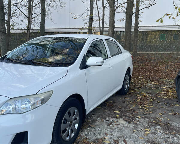 Белый Тойота Королла, объемом двигателя 1.33 л и пробегом 143 тыс. км за 7000 $, фото 1 на Automoto.ua