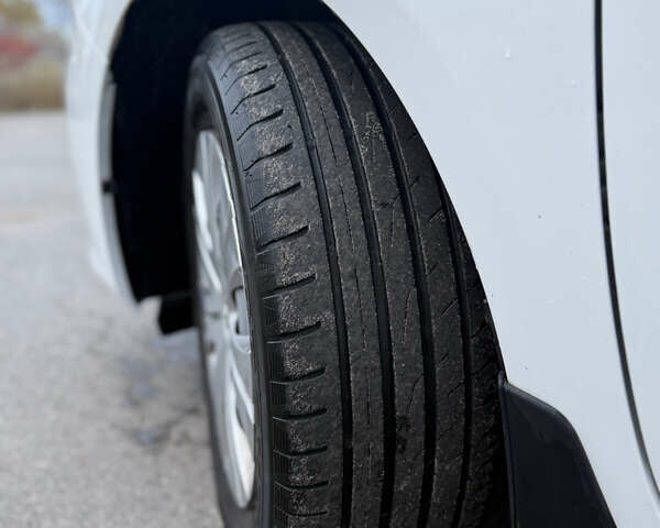 Белый Тойота Королла, объемом двигателя 1.6 л и пробегом 239 тыс. км за 6900 $, фото 8 на Automoto.ua