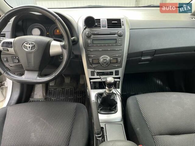 Белый Тойота Королла, объемом двигателя 1.6 л и пробегом 153 тыс. км за 9800 $, фото 13 на Automoto.ua