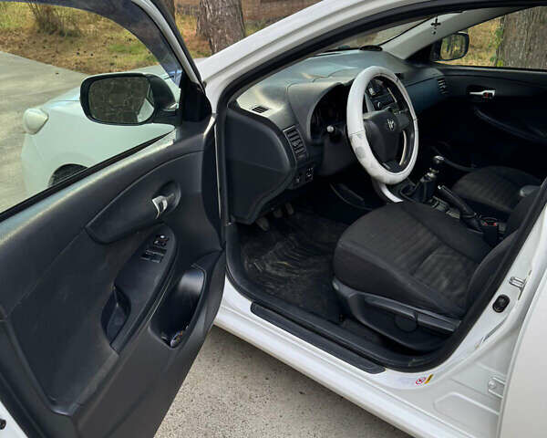 Белый Тойота Королла, объемом двигателя 1.33 л и пробегом 188 тыс. км за 6600 $, фото 11 на Automoto.ua