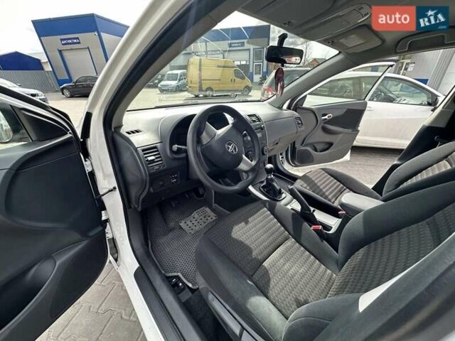 Белый Тойота Королла, объемом двигателя 1.33 л и пробегом 164 тыс. км за 7000 $, фото 7 на Automoto.ua