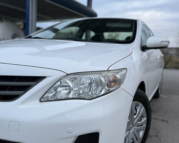 Белый Тойота Королла, объемом двигателя 1.6 л и пробегом 239 тыс. км за 6900 $, фото 10 на Automoto.ua