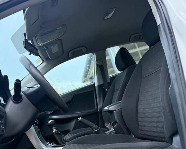 Белый Тойота Королла, объемом двигателя 1.6 л и пробегом 239 тыс. км за 6900 $, фото 16 на Automoto.ua