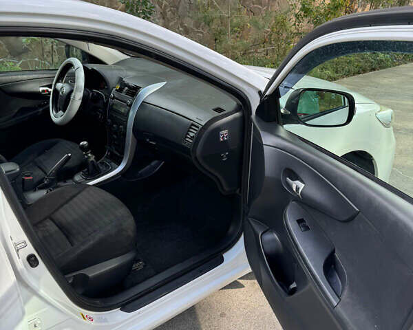 Белый Тойота Королла, объемом двигателя 1.33 л и пробегом 188 тыс. км за 6600 $, фото 10 на Automoto.ua