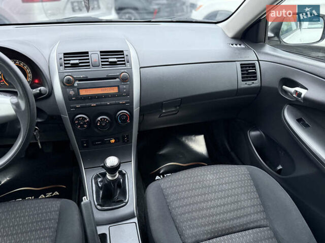 Белый Тойота Королла, объемом двигателя 1.3 л и пробегом 117 тыс. км за 8500 $, фото 34 на Automoto.ua