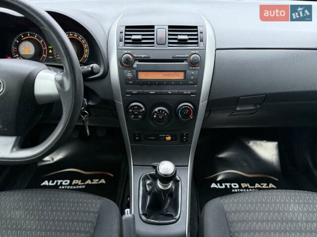 Белый Тойота Королла, объемом двигателя 1.3 л и пробегом 117 тыс. км за 8500 $, фото 35 на Automoto.ua
