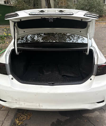 Белый Тойота Королла, объемом двигателя 1.6 л и пробегом 120 тыс. км за 8900 $, фото 7 на Automoto.ua