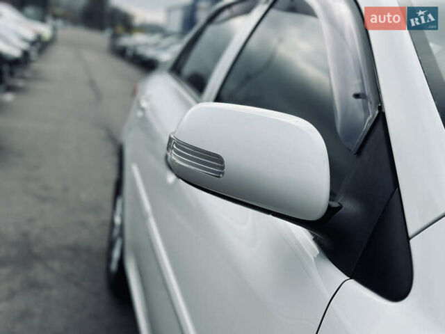 Білий Тойота Королла, об'ємом двигуна 1.33 л та пробігом 243 тис. км за 7399 $, фото 8 на Automoto.ua